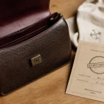 Sac de luxe occasion certifié, authenticité et état, certificat et cuir